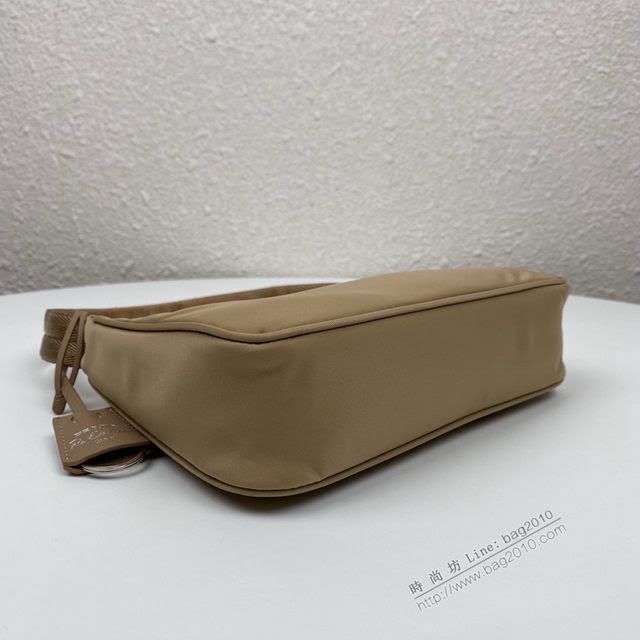 prada女包 普拉達最新爆款升級版Hobo腋下包 1NE515 肯豆同款 prada女士尼龍單肩包  pyd2236